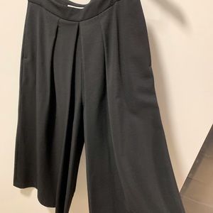 Cropped wide leg above the ankle pant